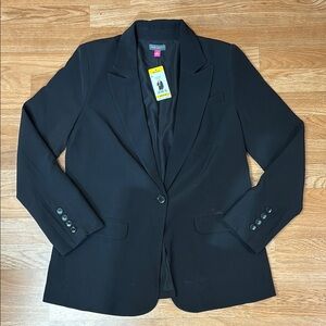 Vince Camuto Black Blazer with Notched Lapels and Tailored Silhouette